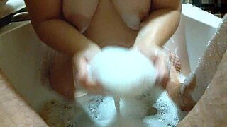 Plump mom washes pussy and tits in the bathroom