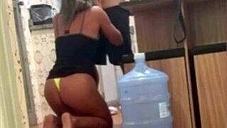 hotwife seduces delivery for cum