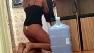 hotwife seduces delivery for cum