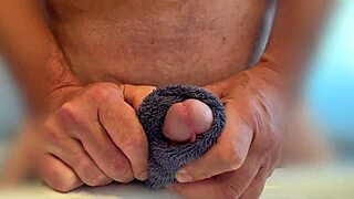 Me masturbating to orgasm 29