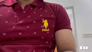Boyfriend ko video call par dikha rahi thi boobs jiju ne pakad liya