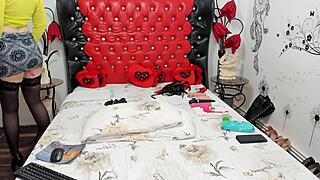 Amateur brunette sucks cock while squirting on webcam