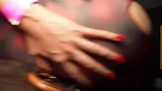boiaaa questa e assurda gran culona mora sexy