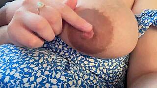 Indian girl pleasures herself in car