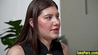 Horny stepmom enjoys birthday facial ride