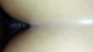 Hey, check out this coroa branquinha giving buceta and cu to the negão