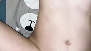 She cums alone with toy