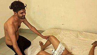 हेय, देखना चाहते हो देसि बंगाली गर्ल हनी को हार्ड फक?