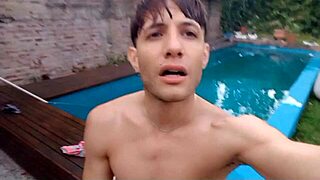 Horny pár zkoumá anal a kouření s ebony prdelí