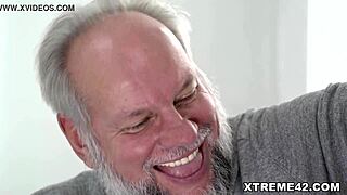 Sasha Sparrow渴望糖爹鸡巴硬深