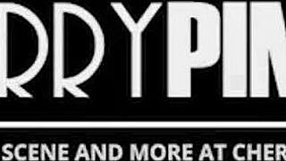 Asiatisk student Kimora Quin fångar läraren som onanerar i klassrummet. Hon rider honom för att hålla hemligheten.