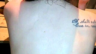 Poikapuoli tulee sisään äitipuoleen, nyt hänen pitää pestä pillunsa hänen siemenestään