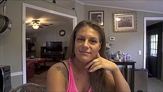 Θετή μαμά Clover Baltimore ετοιμάζει θετό γιο για βραδιά prom