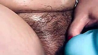 ako vydojiť mokrú pičku tučnej vlčice milf