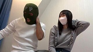 狂野的日本美女用双重射精力量骑牛仔！