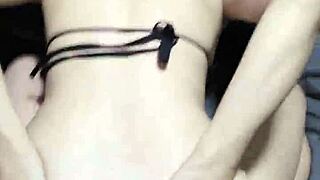 Latina tenåring tar to store svarte kukker i anal POV