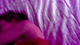 コンドーム破れて痩せたニンフォが中出しされるまでセックス続行