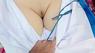 अरे देसी स्टूडेंट, सौतेले बाप के साथ चोरी से सेक्स क्यों?