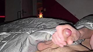 शेप691 को सोने से पहले क्विक हैंडजॉब मिलता है