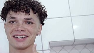 Podívej se na Zee Alexandera šukajícího Lolly Dames v divokém rimjobu