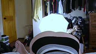 Szőke nagy mellű lány POV szopást ad és lenyeli.