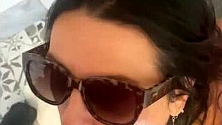 मैं मिल्फीकाला को उसके शॉर्ट्स कम्पाइलेशन में देखना पसंद करती हूं, उसके कर्वी गैंड से ब्लो और टीज करती हुई।