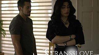 Teman transseksual cemburu minta fuck keras dengan kontol hitam besar. Berakhir dengan cum di pantat!