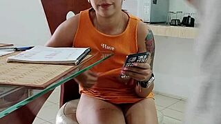 omg, i’m jerking off on a video call with my boyfriend while my stepmom cooks lunch! full story! 😜