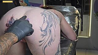 아침에 미친 애널 타투 바꾸기 시작해, 요!