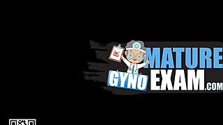 饥渴熟女在妇科椅上猛射