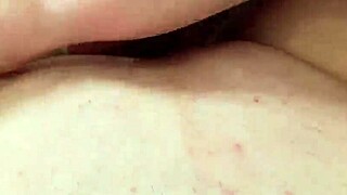 Maszturbálom a krémes puncimat nedves bugyiban hangos cumig.