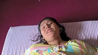 सुध देसि रोमांस को अपने हसबैंड के साथ होममेड सेटिंग में एक्सप्लोर करती है