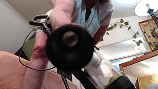 Jesi li ikada video crvenokosu kako usisava u papučama bez gaća u 995?