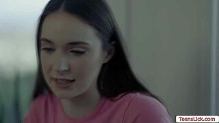 Milf madrastra se sienta en la cara de hijastra 18+ por placer salvaje