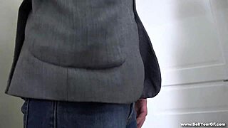 Myy tyttöystäväsi? Asa Belle naisee pomon.