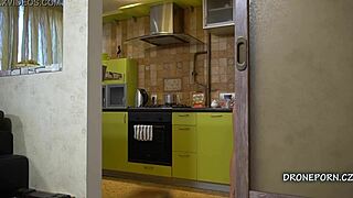 Blond Najstnica 18+ Kira Kuha Gola V Kuhinji