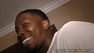 麦肯齐·李面对BBC双插群交和怪物鸡巴。她怎么应付？