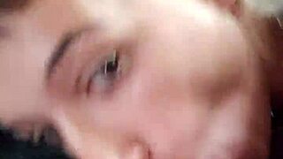 電車で友達がシコシコしてくれて俺がデカチンしゃぶる😏