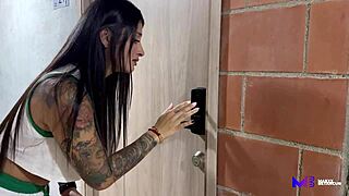 De ce îmbrăcarea păpușii mele Tantaly pare atât de reală?