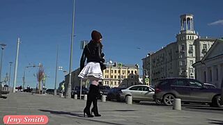 Jeny Smith muter rok mini, keluarin memek dan pantat botak di tempat umum luar.