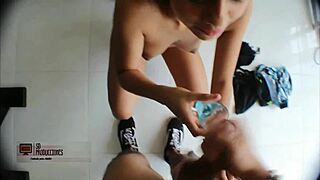 Geil latin mostohatestvér gyűjti a spermámat pohárba, aztán lenyeli