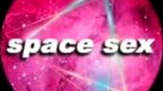 Geil studine rider dildo til intens orgasme