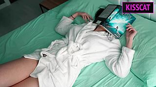 Yo, figliastro, non osare venire dentro di me mentre sono bendata!