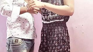 زوج عربي يدعو عاهرة لنيك عنيف وزوجته غايبة، صوت هندي