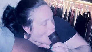 Obrovský gumjob si zaslúži obrovský výstrek!