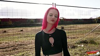 Německá skautka Kimkaty jezdí na prvním porno castingu 😜