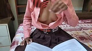 इंडियन कॉलेज गर्ल लीक हुई ओयो एमएमएस 18 कम अंदर एक्शन के साथ