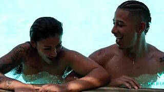 מאמן שחייה מרחץ אותי בזרע שלו בסגנון וויאור עם מריאנה מרטיקס 😏