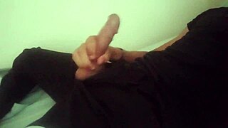 İşten Sonra Azgın Adam Büyük Sikini Okşuyor