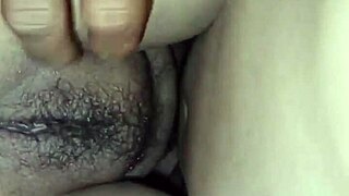 Affair indonésio quase pego pelo marido no hotel com o amigo